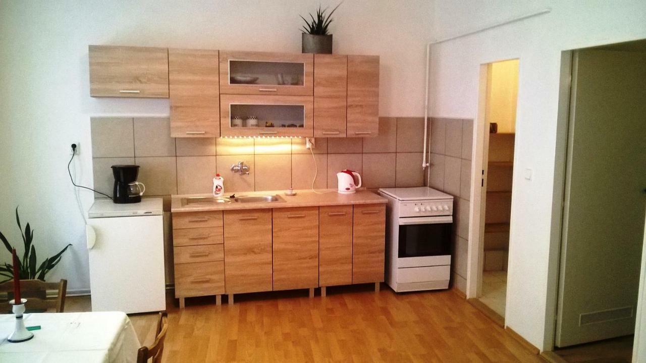 Skromny Apartman V Centru Chebu Eksteriør billede